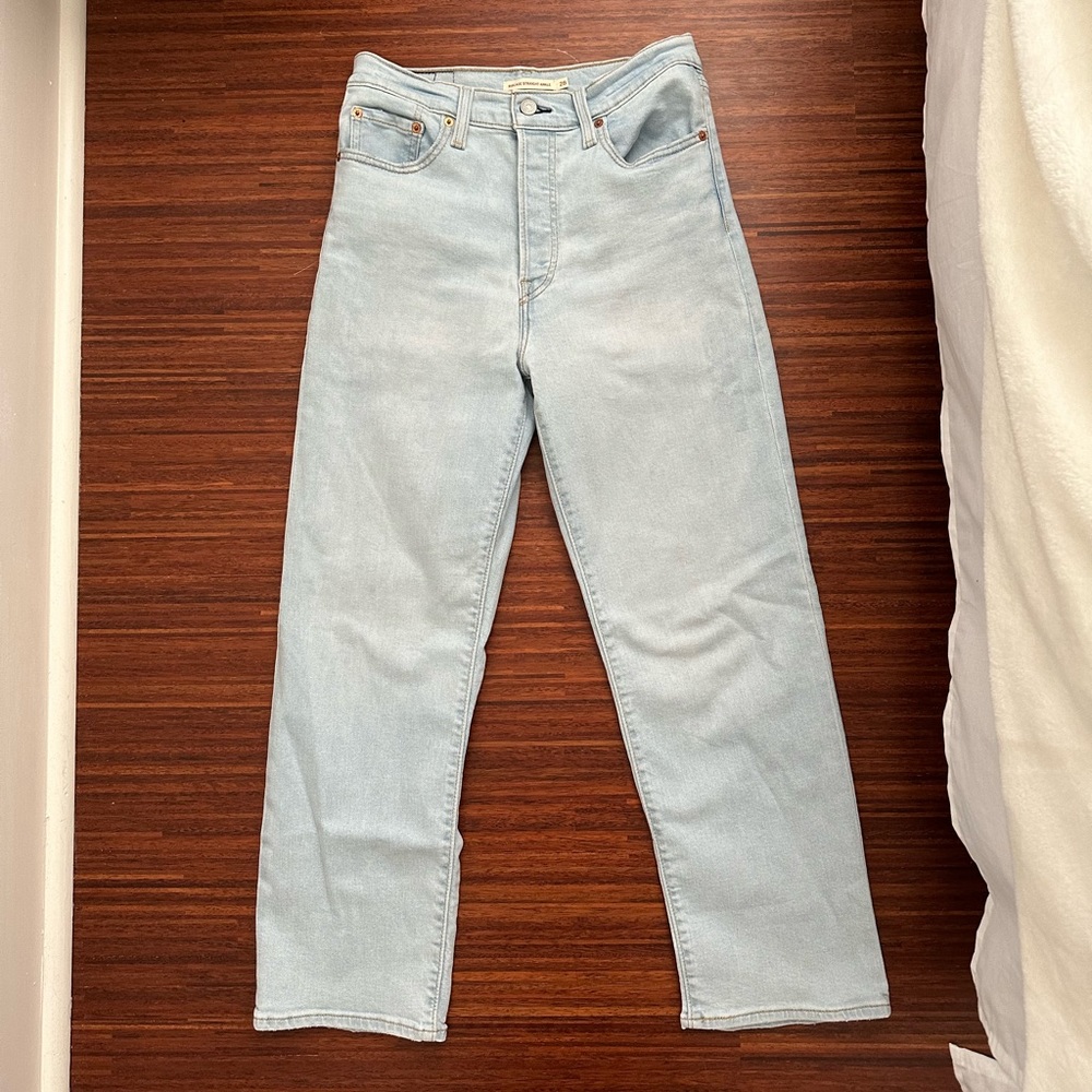 Worn Once! Levi’s Ribcage Straight Ankle Jean- Light Blue Wash